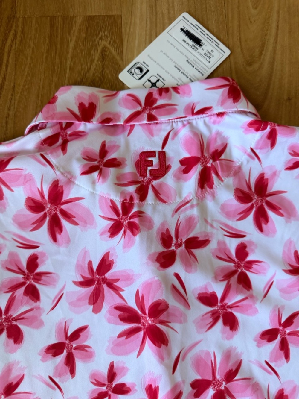 FootJoy NWT women’s cap sleeves floral shirt white red pink size XS super soft - Picture 6 of 8